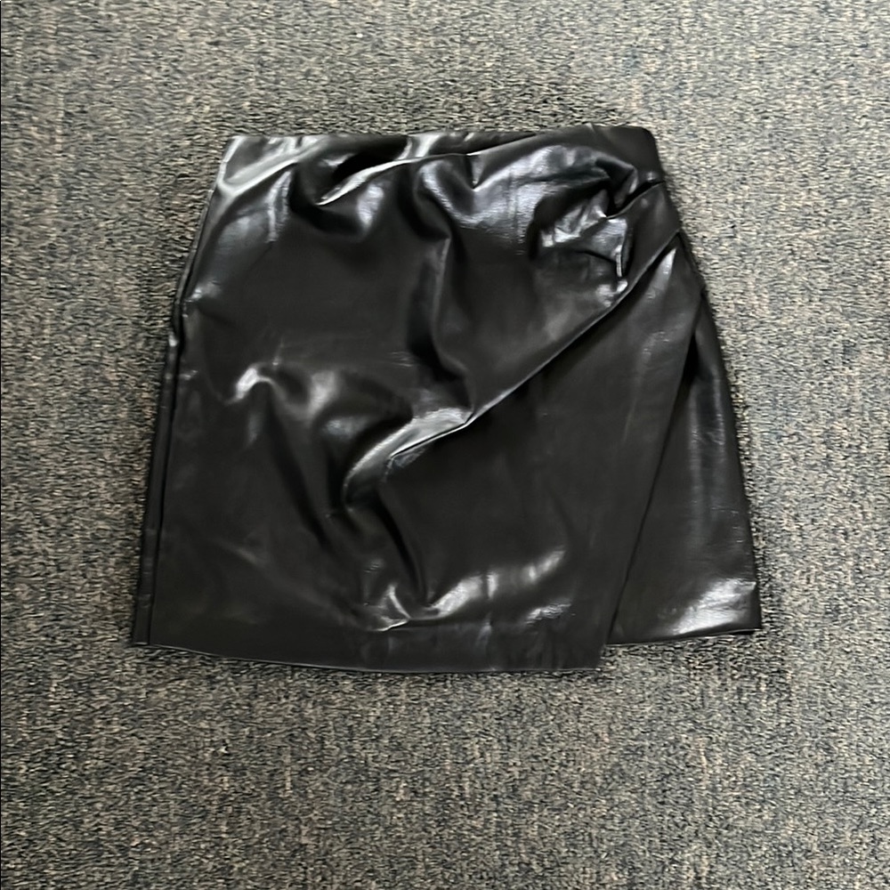 Aritzia Black Mini Pencil Skirt with Ruched Detail for Night Out